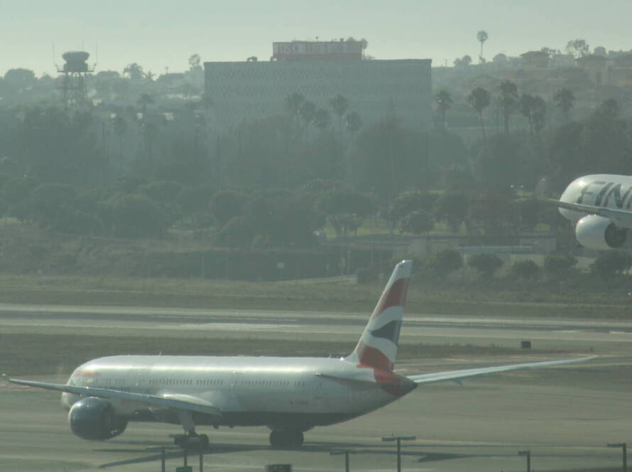 Aircraft landing with precision symbolising SME strategic control, disciplined momentum, and the drive to build a strong, growing business with sustainable competitive advantage.