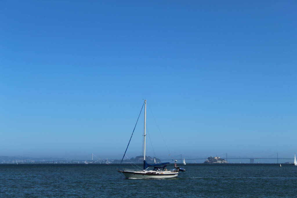 HERO image of a single boat moving steadily across open ocean, symbolising how SMEs navigate competitive waters by applying McKinsey’s Seven Tests for B2B Growth — market tracking, growth bets, new customers, margin discipline, and sales effectiveness.